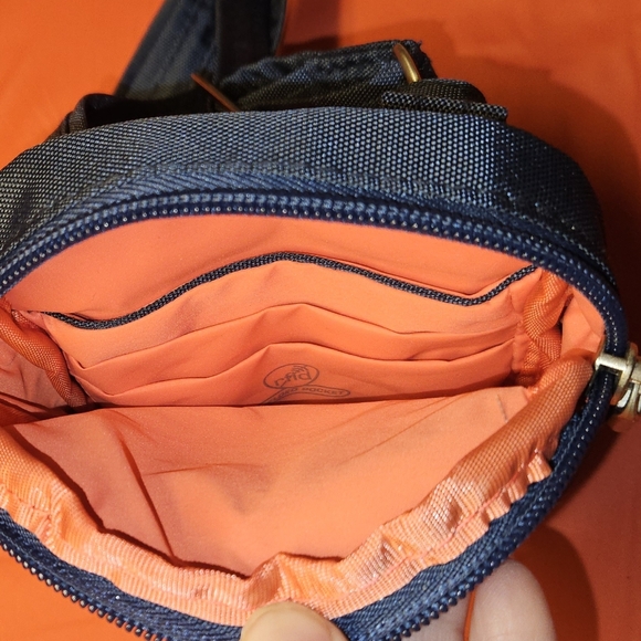 Travelon Cell & Camera Crossbody Bag w/Built-In RFID Shielded Pocket Like New - Picture 4 of 5